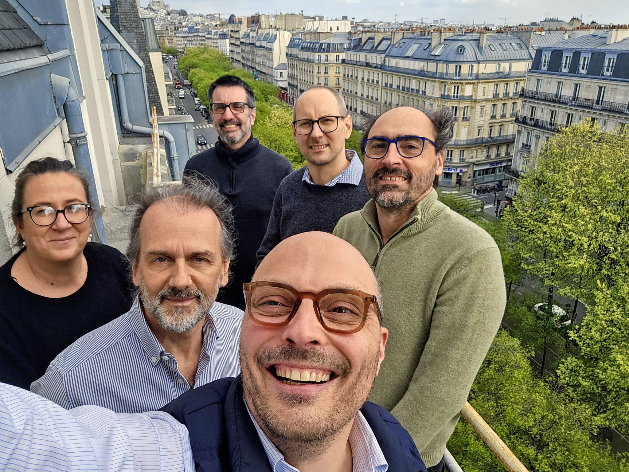 Group photo on the Theodo rooftop terrace in Paris